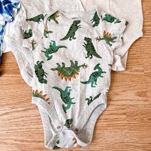 Pack of 5 Old Navy Baby Onesies - Picture 7 of 7